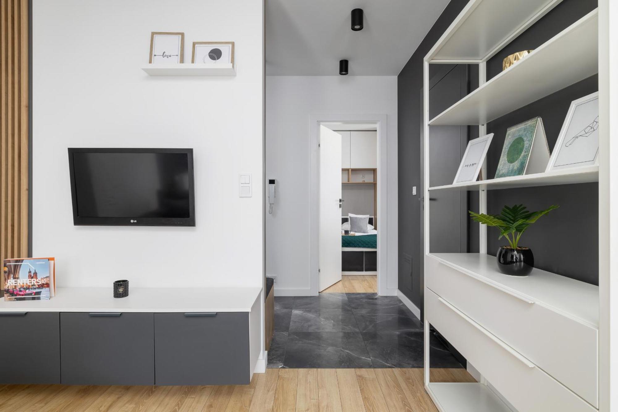Elegant Apartment In Cracow With Balcony, Parking And Desk By Noclegi Renters Красков Екстериор снимка